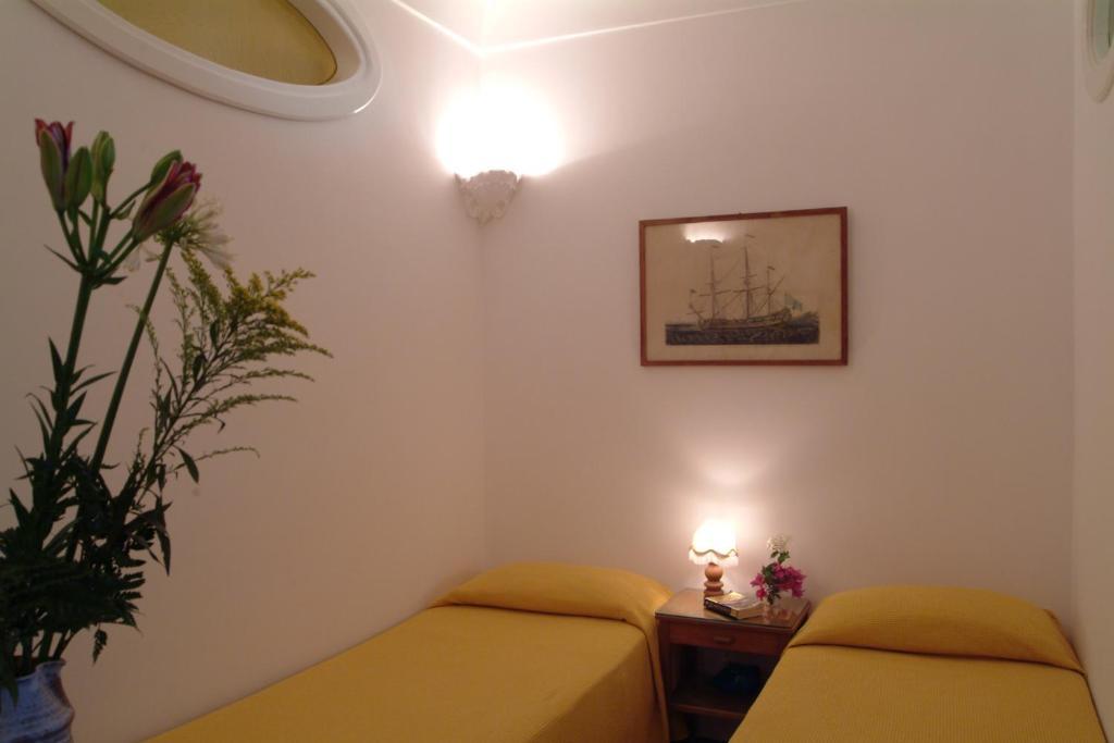 La Caravella Di Positano - Relais, Beach & Residences Стая снимка